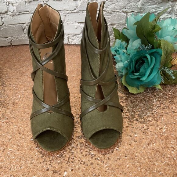 Journee Samara Olive Bootie - Picture 2 of 5